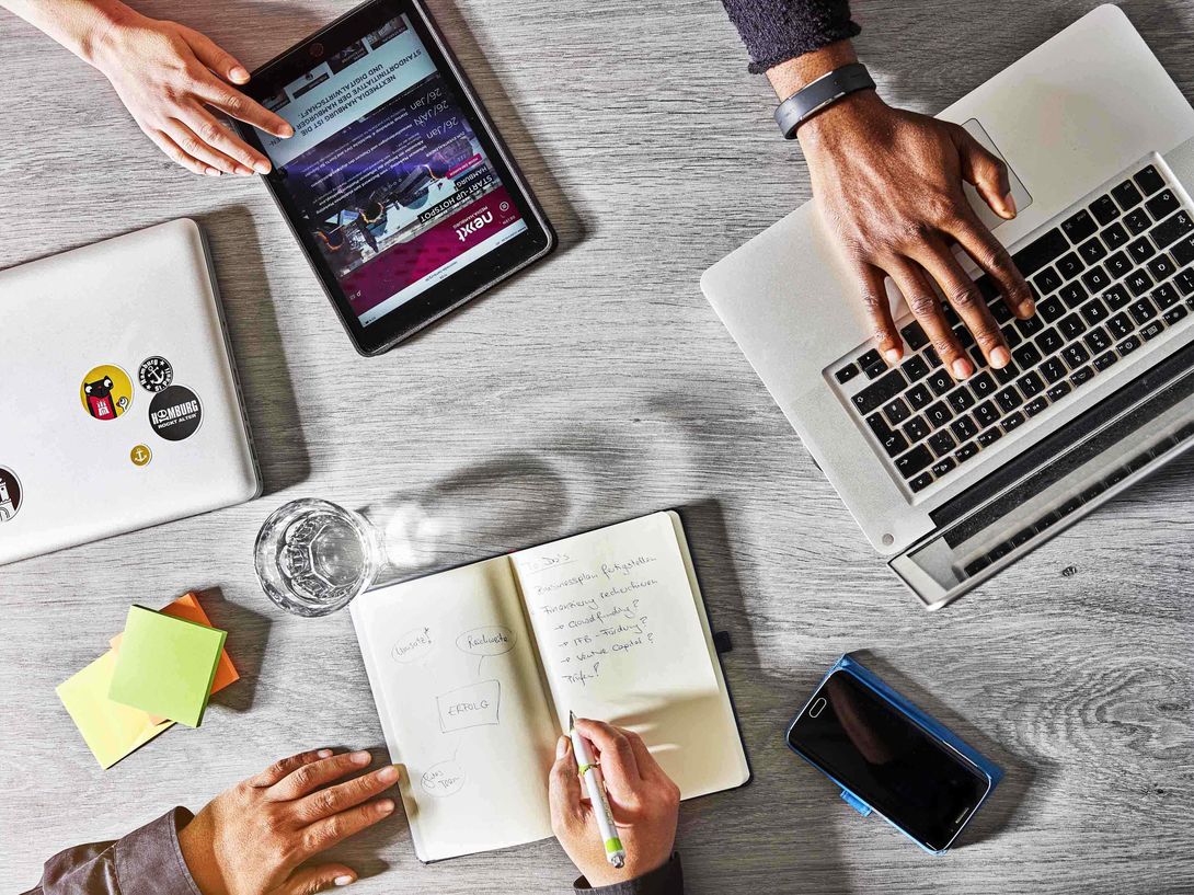 Arbeiten_von_oben-wenig.jpg Arbeiten_von_oben-wenig.jpg