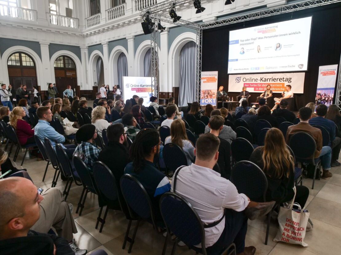 OKT_HH2022_cam2-78 (Handy) OKT_HH2022_cam2-78 (Handy)